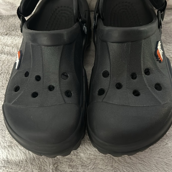 Crocs unisex classic clogs with Denver bronco clip on sz men’s eight women’s 10 - Picture 4 of 11